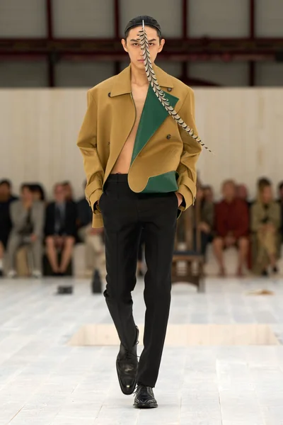 Look 43